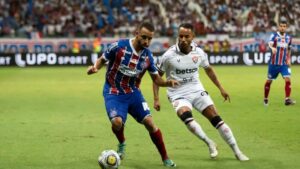 Meia do Vitória foi expulso contra o Bahia com apenas três minutos em campo  | 