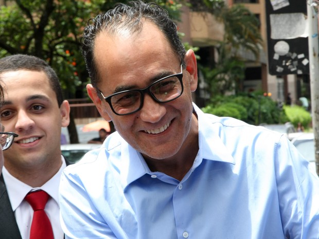 Ex deputado e presidente da camara, Joao Paulo Cunha, condenado no caso mensalao, chegando á VEP (Vara de Execucoes Penais), para cumprir sua pena em regime aberto (Foto: Joel Rodrigues/Frame/Estadão Conteúdo) Ex deputado e presidente da camara, Joao Paulo Cunha, condenado no caso mensalao, chegando á VEP (Vara de Execucoes Penais), para cumprir sua pena em regime aberto (Foto: Joel Rodrigues/Frame/Estadão Conteúdo)