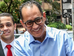 Ex deputado e presidente da camara, Joao Paulo Cunha, condenado no caso mensalao, chegando á VEP (Vara de Execucoes Penais), para cumprir sua pena em regime aberto (Foto: Joel Rodrigues/Frame/Estadão Conteúdo) Ex deputado e presidente da camara, Joao Paulo Cunha, condenado no caso mensalao, chegando á VEP (Vara de Execucoes Penais), para cumprir sua pena em regime aberto (Foto: Joel Rodrigues/Frame/Estadão Conteúdo)