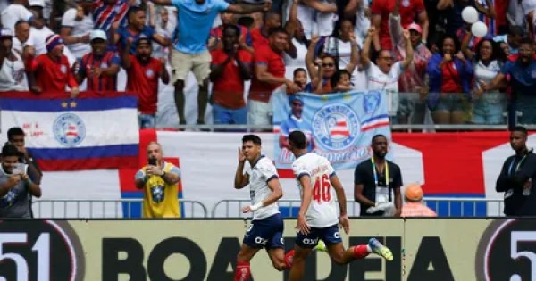  Bahia faz jogo heroico, vence o Vitória com um a menos e entra no G-6