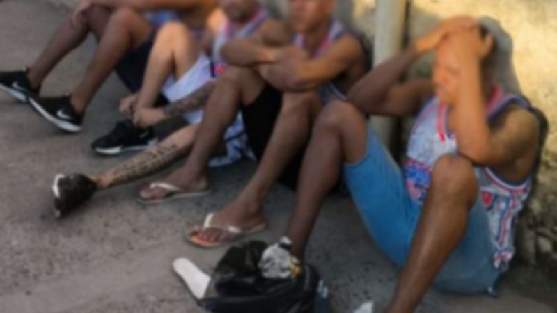  Torcedores do Bahia são presos após roubarem a agredirem homem na Avenida Suburbana