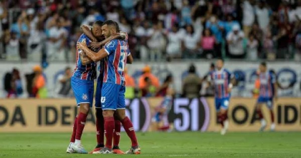  Bahia goleia Atlético-MG e foge do rebaixamento