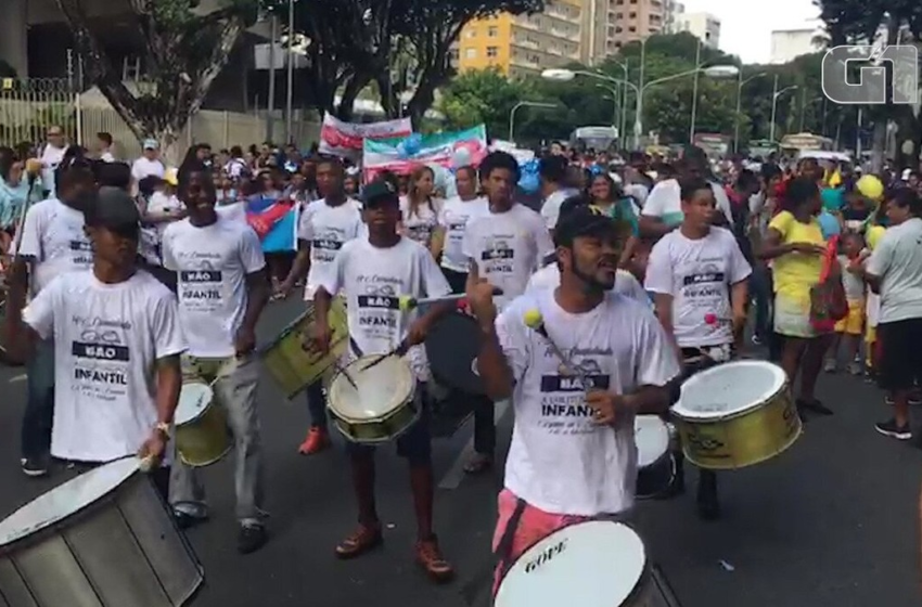  Caminhada no centro de Salvador celebra 28 anos do Estatuto da Criança e do Adolescente