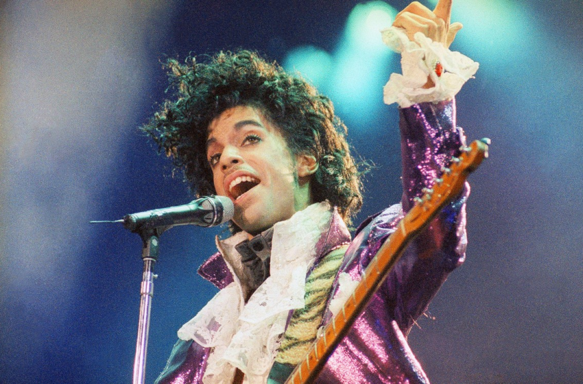  Gravadora de Prince lança álbum póstumo por seu 60º aniversário