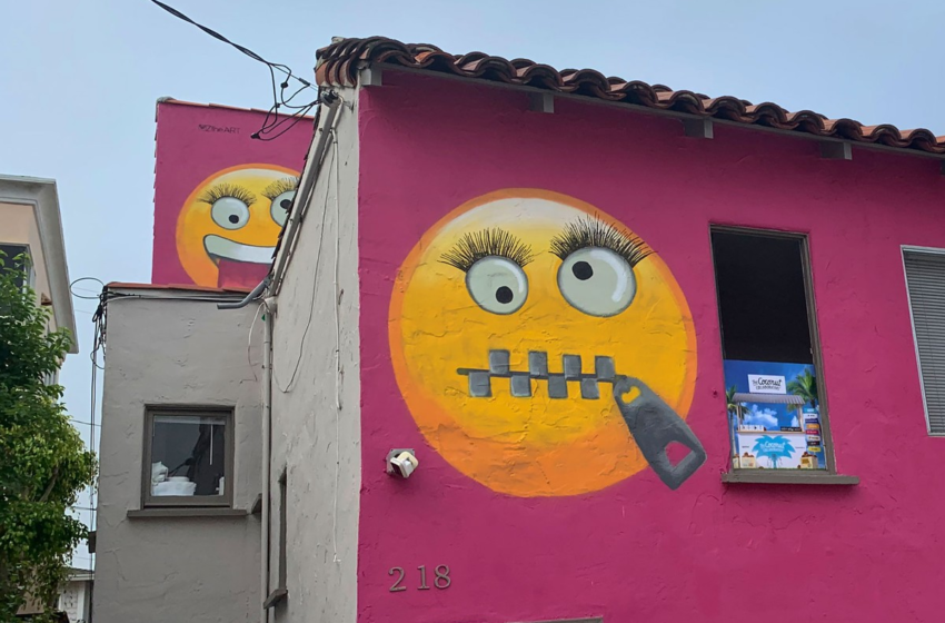  Casa com pintura de emojis provoca polêmica na Califórnia