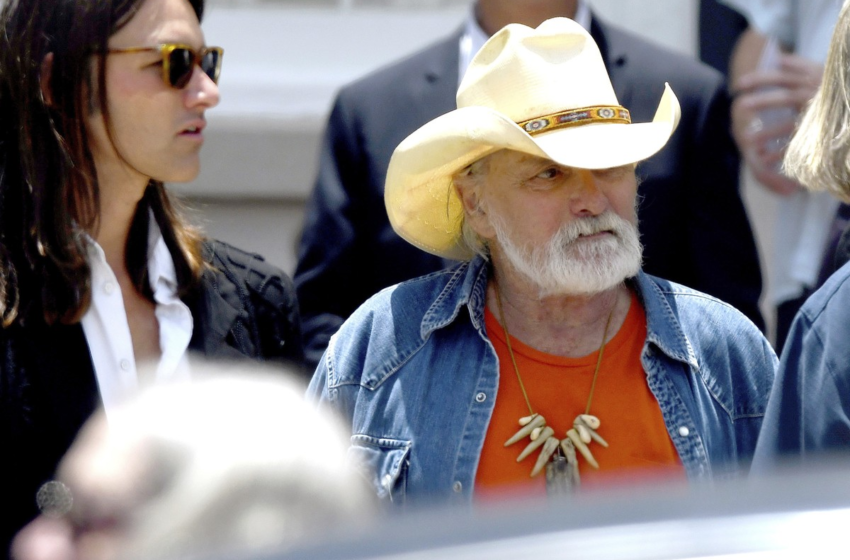  Dickey Betts, guitarrista do Allman Brothers Band, morre aos 80 anos