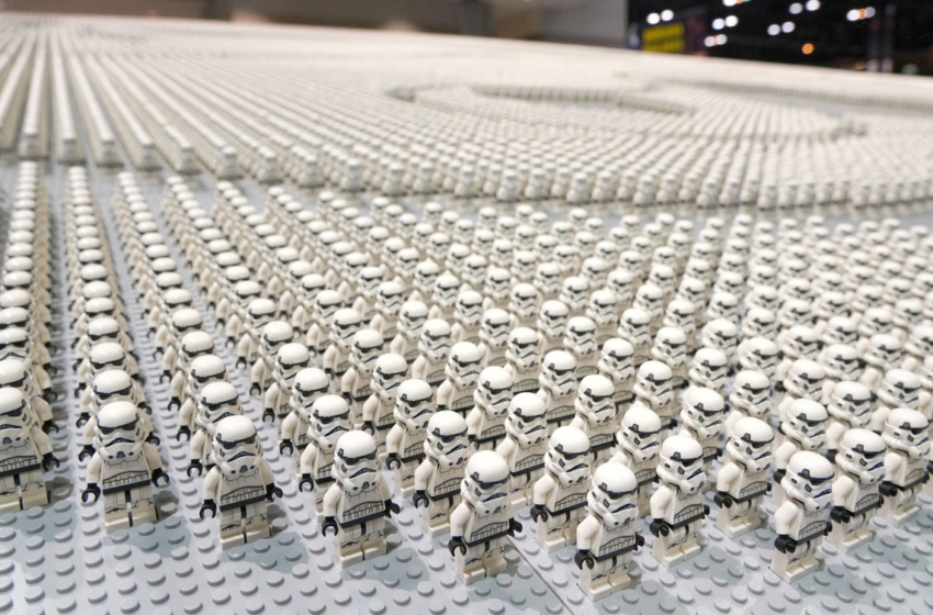  Evento reúne 36.440 bonecos stormtroopers em Chicago