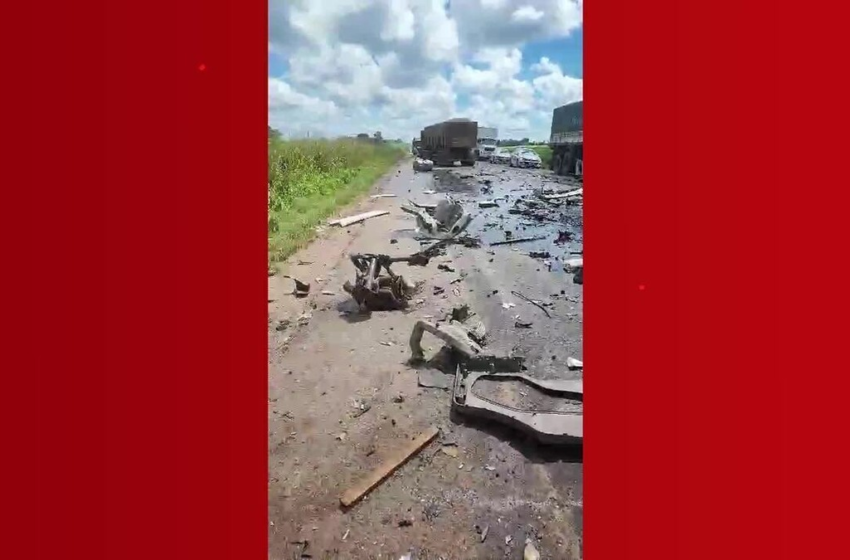  Morre motorista envolvido em acidente entre carretas na BR-364 em RO; vídeo