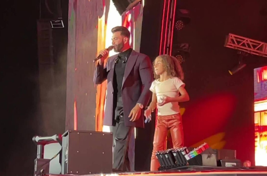  Gusttavo Lima vive momento fofo ao realizar sonho de minifã no palco do Ribeirão Rodeo Music