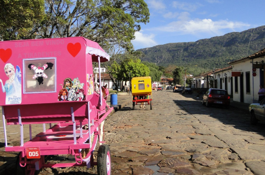  Tiradentes vai substituir charretes a cavalo por carruagens elétricas