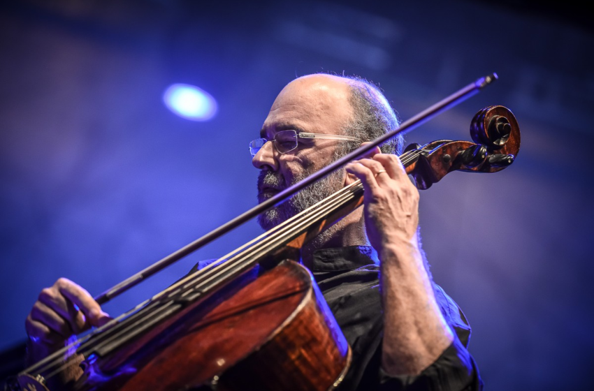  Jaques Morelenbaum, dono do cello mais requisitado da MPB, celebra 70 anos de vida e 50 de obra vasta e plural