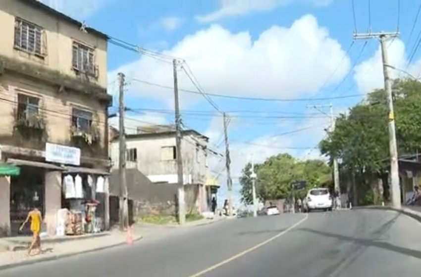  Mulher é atingida por bala perdida em bairro de Salvador; aulas e transporte público foram suspensos