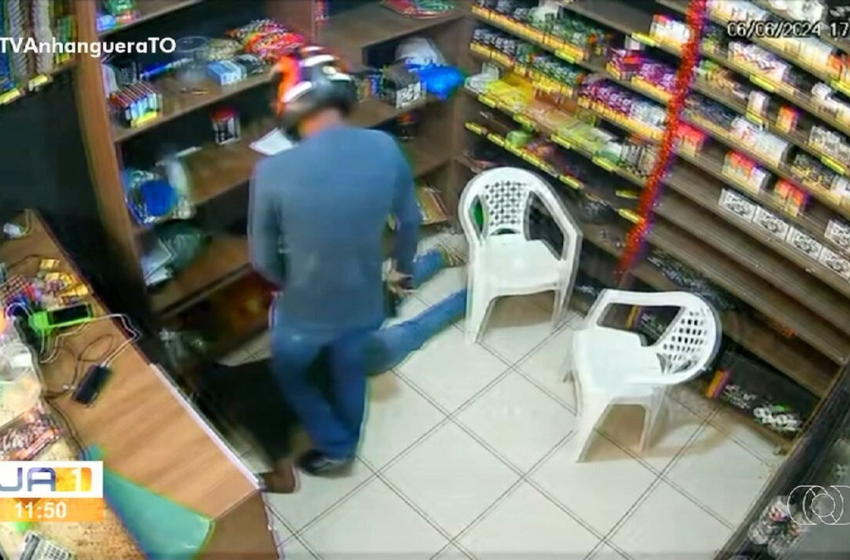  Criminoso obriga vendedor a deitar no chão enquanto rouba distribuidora; VÍDEO