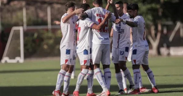  Bahia vence no Barradão após 5 anos e encosta na liderança do Baianão