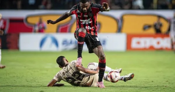  Vitória vence a Jacuipense nos pênaltis e chega à final do Baianão
